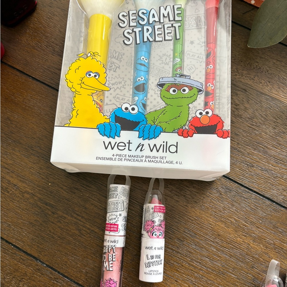 Wet n Wild Sesame Street Makeup Brush Set and lip gloss and lipstick NIB